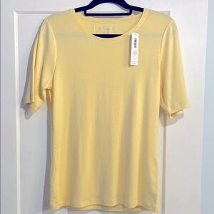 NWT Chicos Size 1 Yellow Tee 100% Cotton Crew Neck

No Stains or Flaws